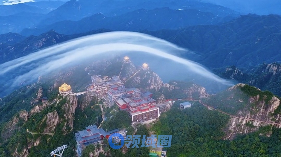 男子在老君山拍到灵气护罩奇观 形似护宗大阵！